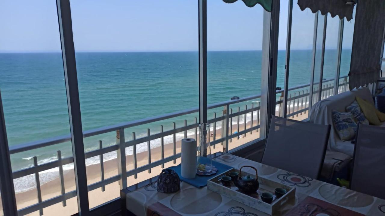 Blue Double Private Room At Front Beach - Habitacion Doble En La Playa Valencia Exteriör bild